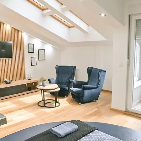 Hedonist-kapije Lounge & Apartment *